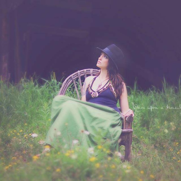 Meet your Posher, Fae. - Picture 6 of 7